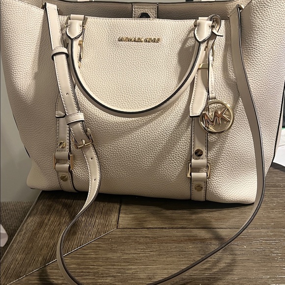 Michael Kors Cream Leather Tote with Gold Accents . Brand NEW! Never used - Picture 4 of 7